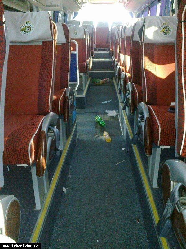 Zdemolovaný autobus