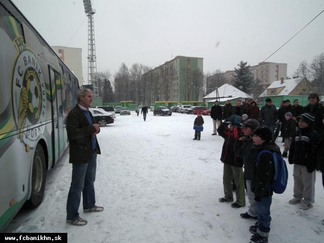 ŠPORT: BOLI SME NA KRSTE NOVÝCH AUTOBUSOV TÍMU FC BANÍK HORNÁ NITRA