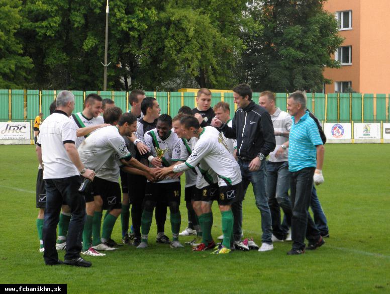 FC BANÍK PLNÍ SĽUBY