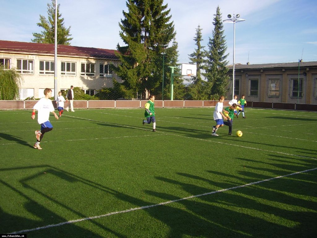 Handlovské futbalové triedy úspešné!