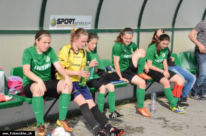 Žiačky vyhrávali nad chalanmi z Novák 3:1, napokon remizovali