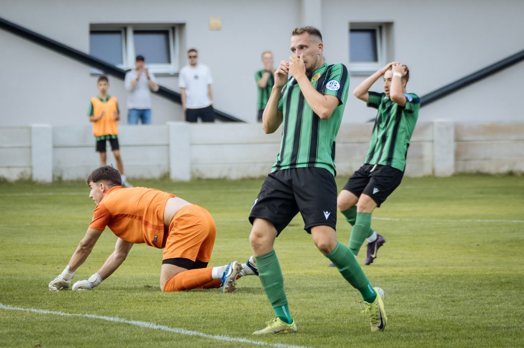 Tvrdá päťgólová facka v Trenčíne a prvá prehra v súťaži