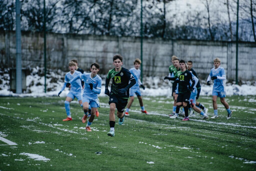 Pätnástka zdolala Slovan. Štrnástka s belasými vysoko padla. Uspeli dorastenkyne, juniorky sa delili