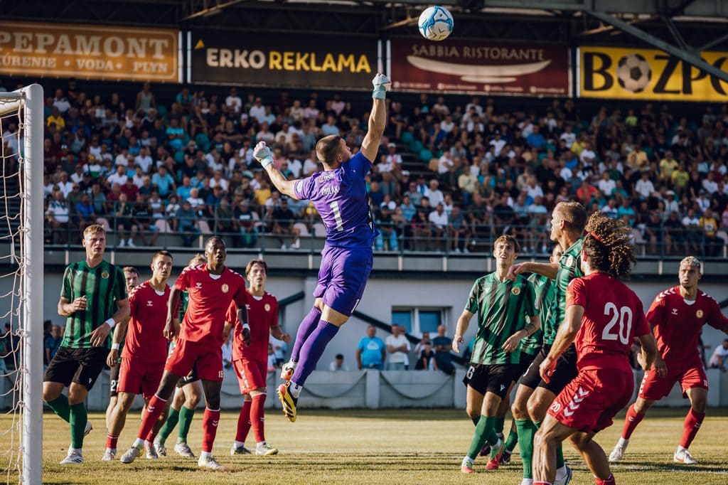 Derby so skvelou atmosférou ponúklo štyri góly. Prievidžania na Lehotu v pohári nestačili